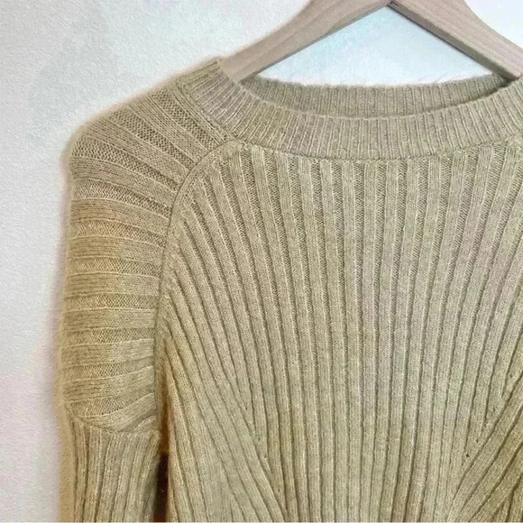 Sofie Rue Cropped Ribbed Tan Crew Neck Sweater Size Small - Picture 3 of 12